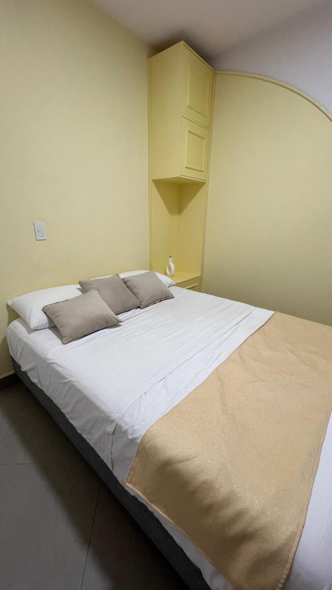 Hotel Chromatic Гуатапе Экстерьер фото