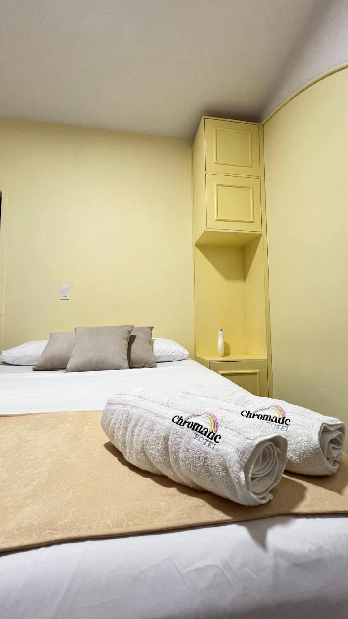 Hotel Chromatic Гуатапе Экстерьер фото